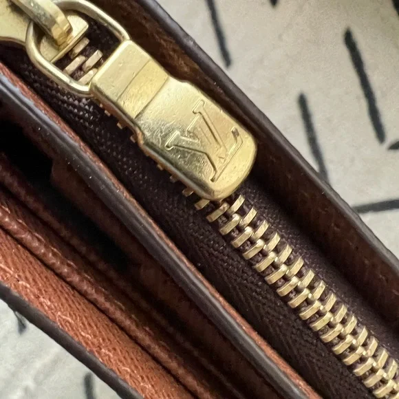 Authentic large Louis Vuitton wallet with removable document holder LV - Picture 2 of 10